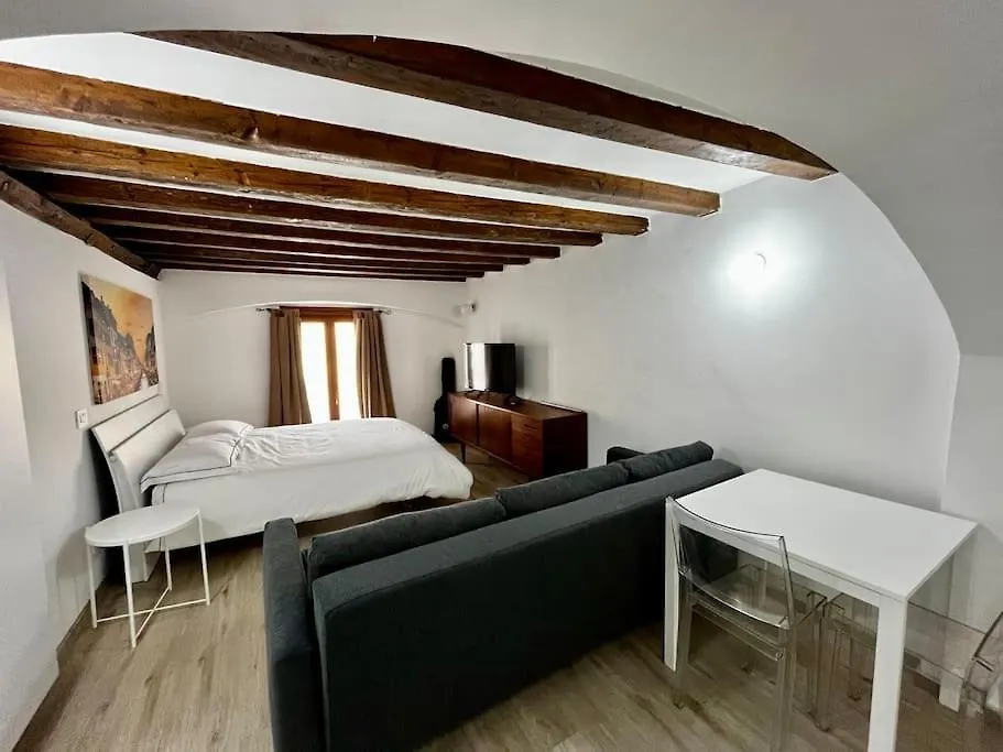 Naviglium Milano Darsena Apartment 0*, Milan Italy